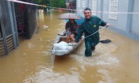  VIDEO: Ngư dân Huế hối hả đưa hàng nghìn ghe, thuyền vào nơi tránh bão 第14张