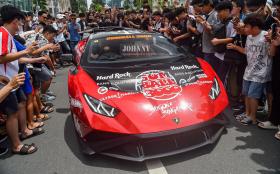 Khung cảnh hỗn loạn tại Gumball 3000 ở Việt Nam: Hâm mộ hay hăm dọa?