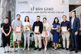 Masterise Homes bàn giao sổ hồng cho cư dân Lumière Riverside 