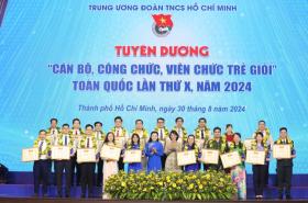  Tuyên dương 85 tấm gương chuẩn mực về thực thi văn hóa, đạo đức công vụ 第9张