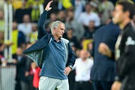 Mourinho bất lực, Fenerbahce thua Galatasaray derby bóng đá Thổ Nhĩ Kỳ