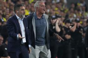 Mourinho bất lực, Fenerbahce thua Galatasaray derby bóng đá Thổ Nhĩ Kỳ