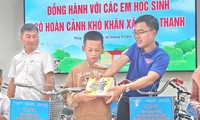  Học sinh vùng biên giới Kon Tum hân hoan nhận quà đầu năm học mới 第8张