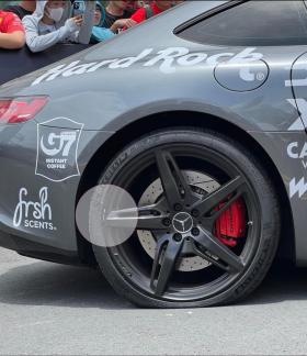 Chưa kịp phô diễn sức mạnh, Mercedes-AMG GT bị rách lốp ở Gumball 3000  第2张