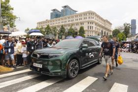 Công ty nào đứng sau dàn xe điện VinFast đưa đón sao quốc tế tại Gumball 3000?