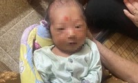  Mẹ bỏ con mới sinh vào thùng xốp thả trôi sông 