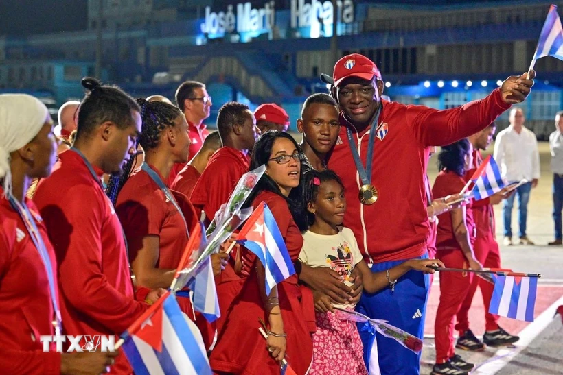  Cuba tưng bừng chào đón đoàn vận động viên trở về từ Olympic Paris 