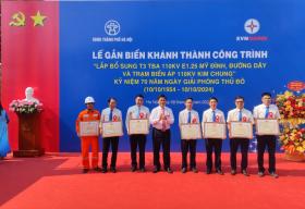 EVNHANOI gắn biển công trình kỷ niệm 70 năm Ngày Giải phóng Thủ đô  第4张