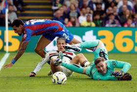  Người cũ gieo sầu, Man United bị cầm chân ở Selhurst Park