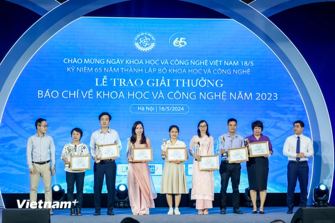  Lần đầu tiên trao giải hạng mục Ảnh Giải thưởng báo chí về khoa học và công nghệ 