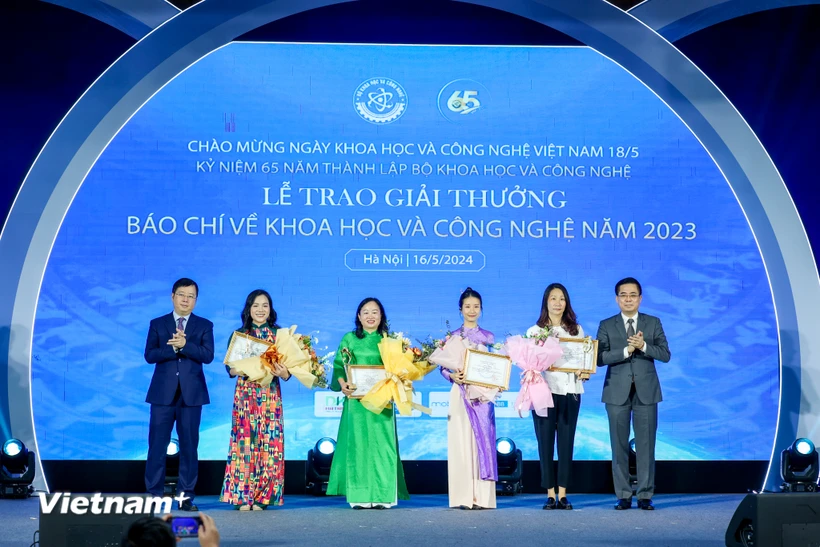  Lần đầu tiên trao giải hạng mục Ảnh Giải thưởng báo chí về khoa học và công nghệ 