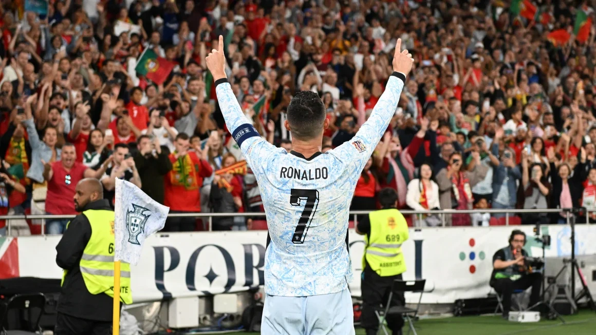 Cristiano Ronaldo chia sẻ cảm xúc sau khi cán mốc 900 bàn thắng