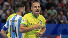 Hạ Argentina, Brazil phá kỷ lục vô địch futsal World Cup 