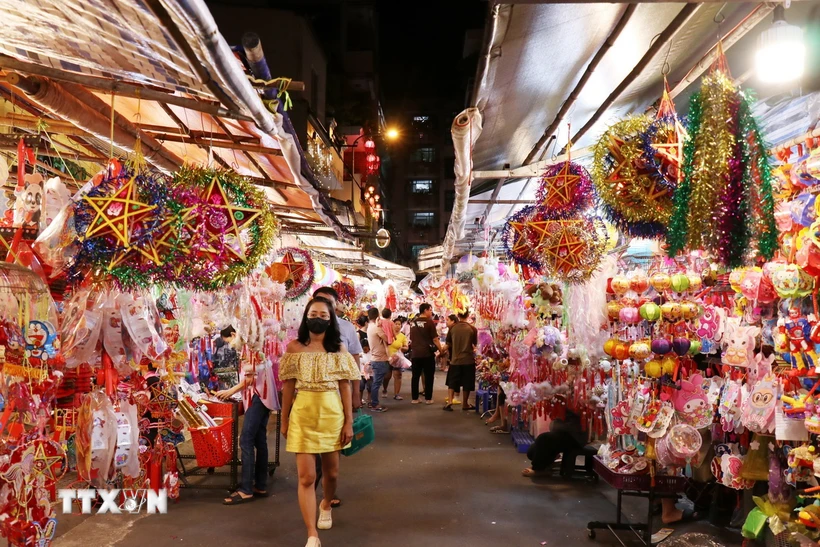  Thành phố Hồ Chí Minh: Phố lồng đèn thu hút người dân, du khách 第1张